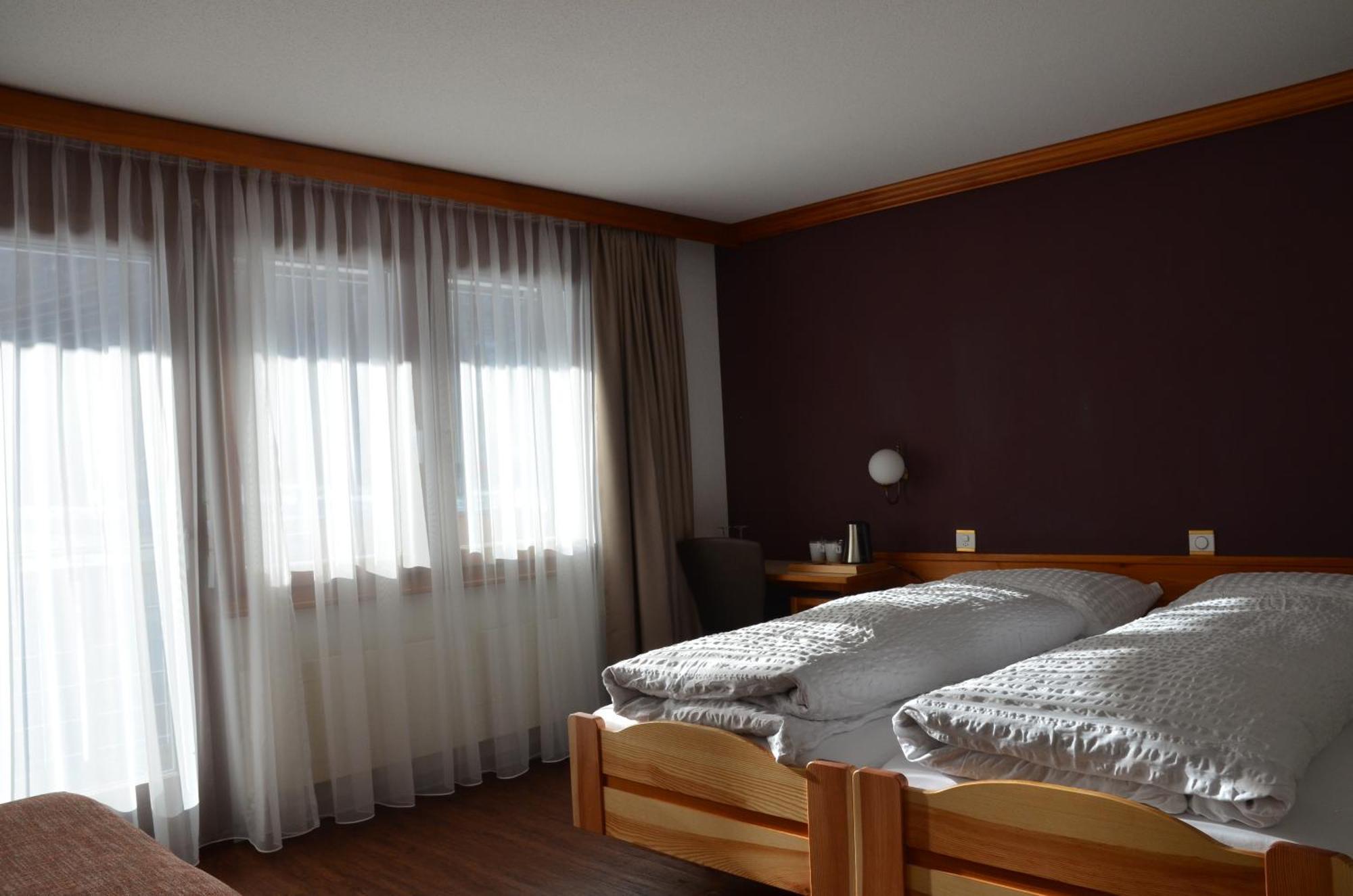 Ski-In/Ski-Out Hotel Sport Saas-Almagell Quarto foto