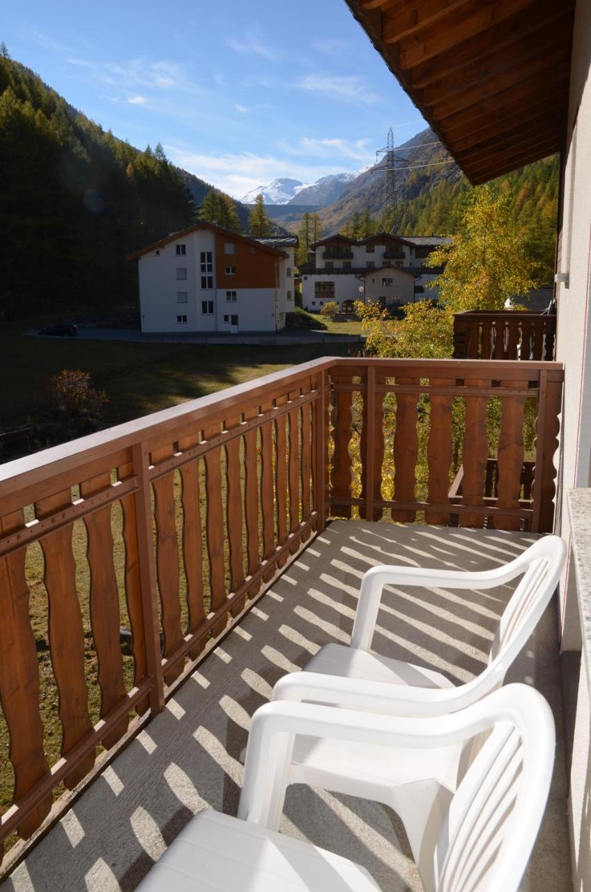 Ski-In/Ski-Out Hotel Sport Saas-Almagell Quarto foto